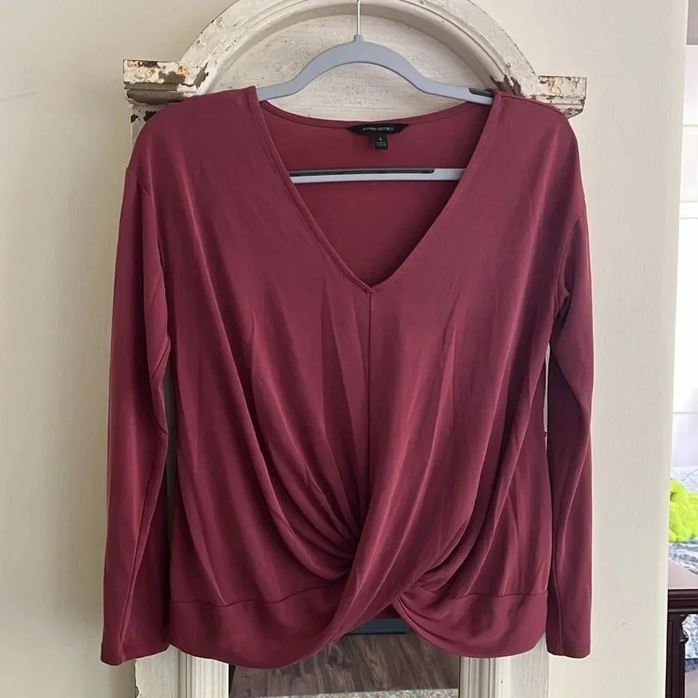 Trio of Work Shirts, Express and Banana Republic Size S - Picture 8 of 10